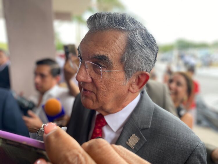 Promete Américo 400 nuevos espacios médicos