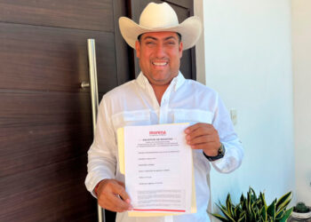 Carlos Reyes se registra en Morena por Güémez