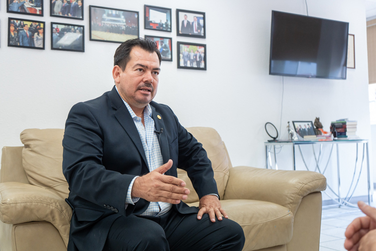 FDCSV crece con respaldo de Dámaso Anaya