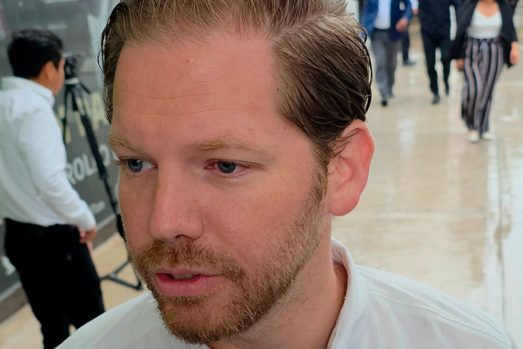 Karl Becker deja abierta candidatura por Victoria