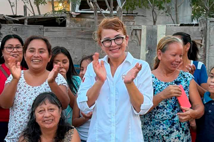 Magaly Deandar presume trabajo en colonias